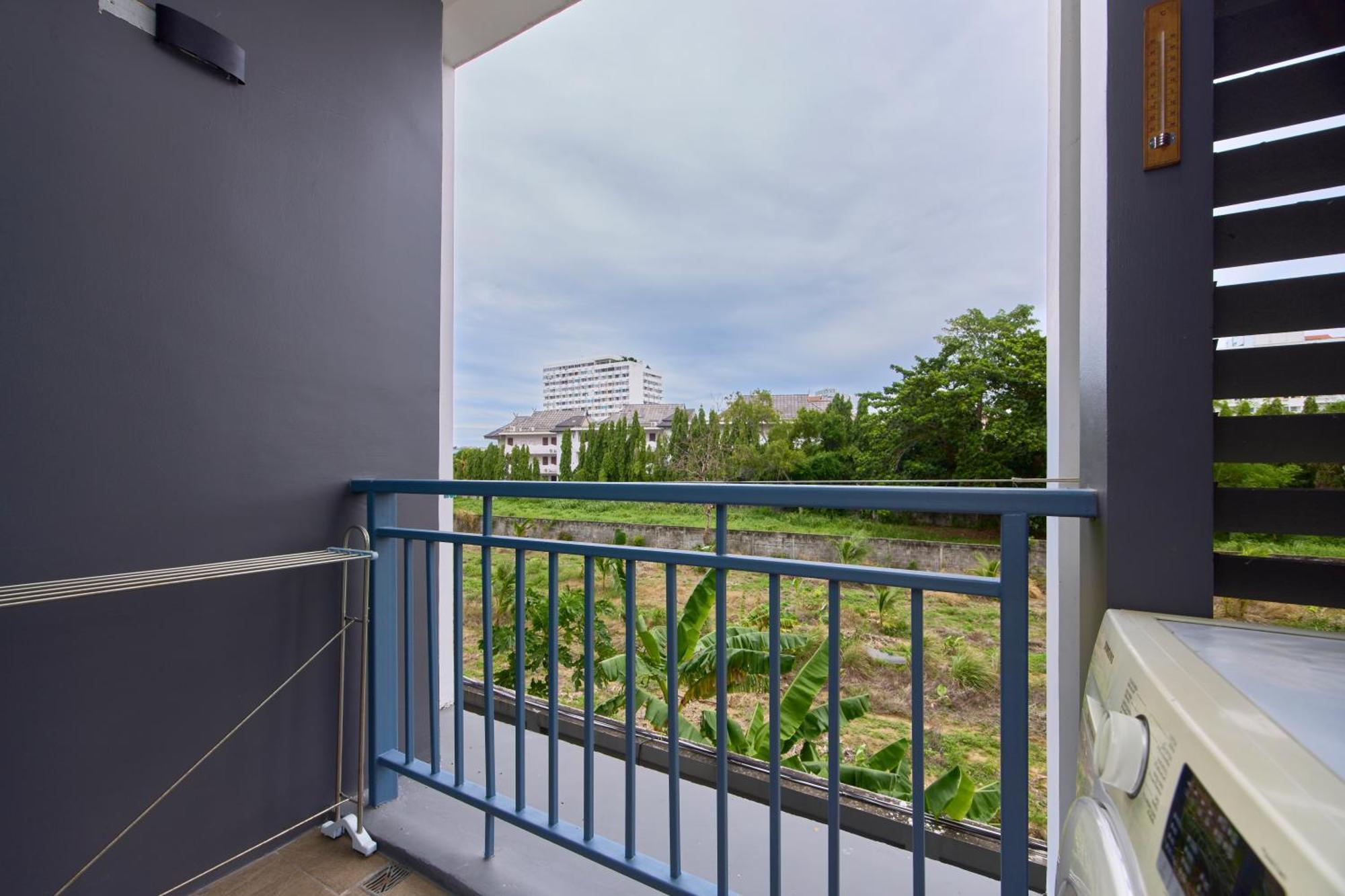 Gallery Condo . 200 M From Jomtien Beach Exterior photo
